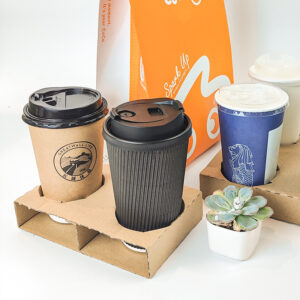 Custom Logo 16 oz Disposable Coffee Cups with Lids Big Paper Cups for Takeaway Hot Coffee Eco-Friendly and Customizable